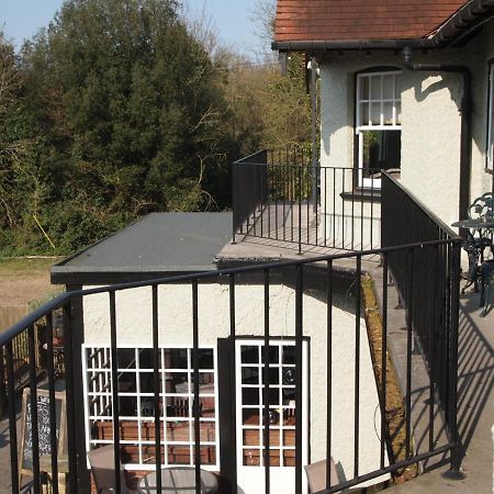 The Weir Hotel Walton-on-Thames Exterior photo