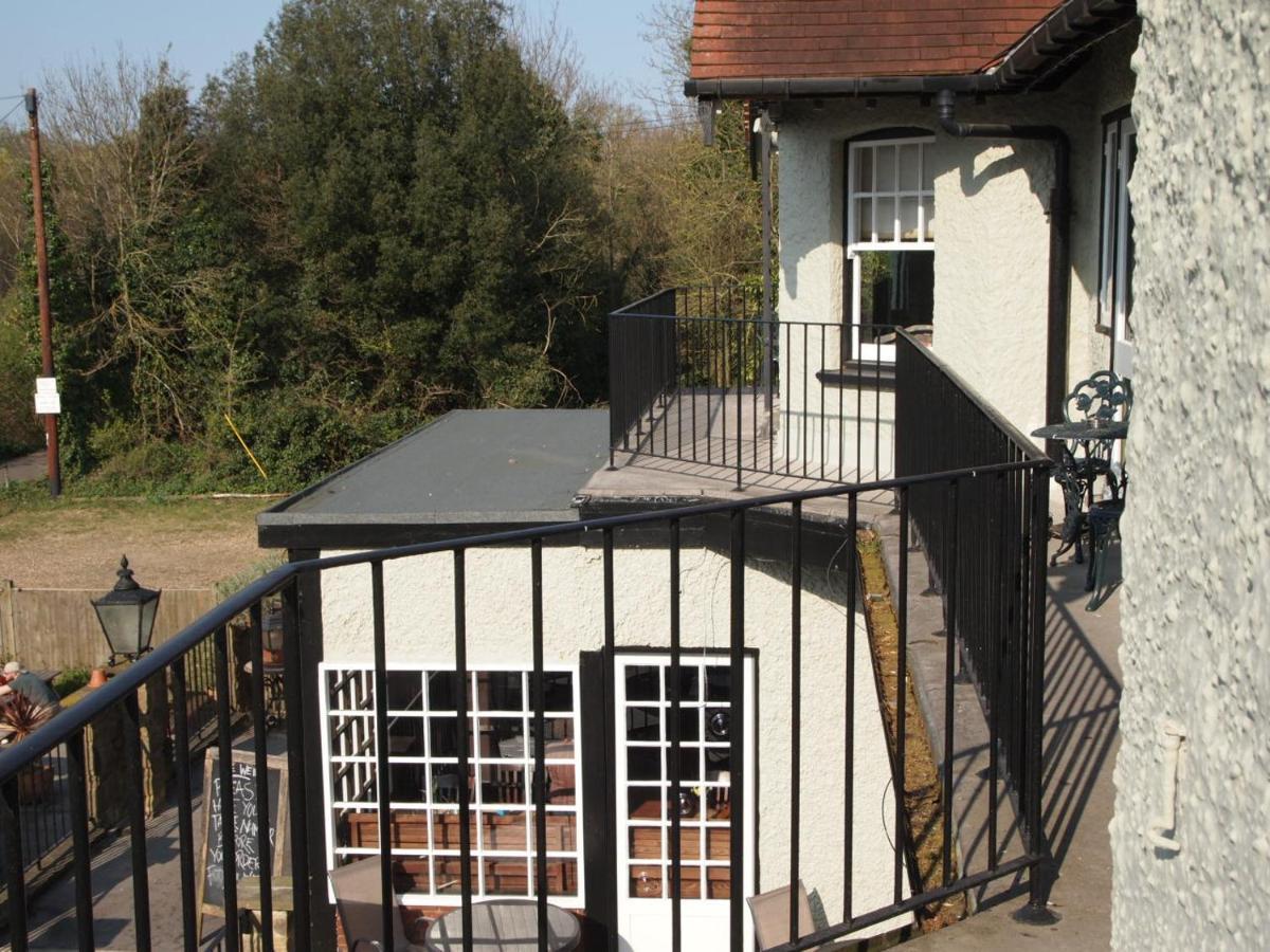 The Weir Hotel Walton-on-Thames Exterior photo