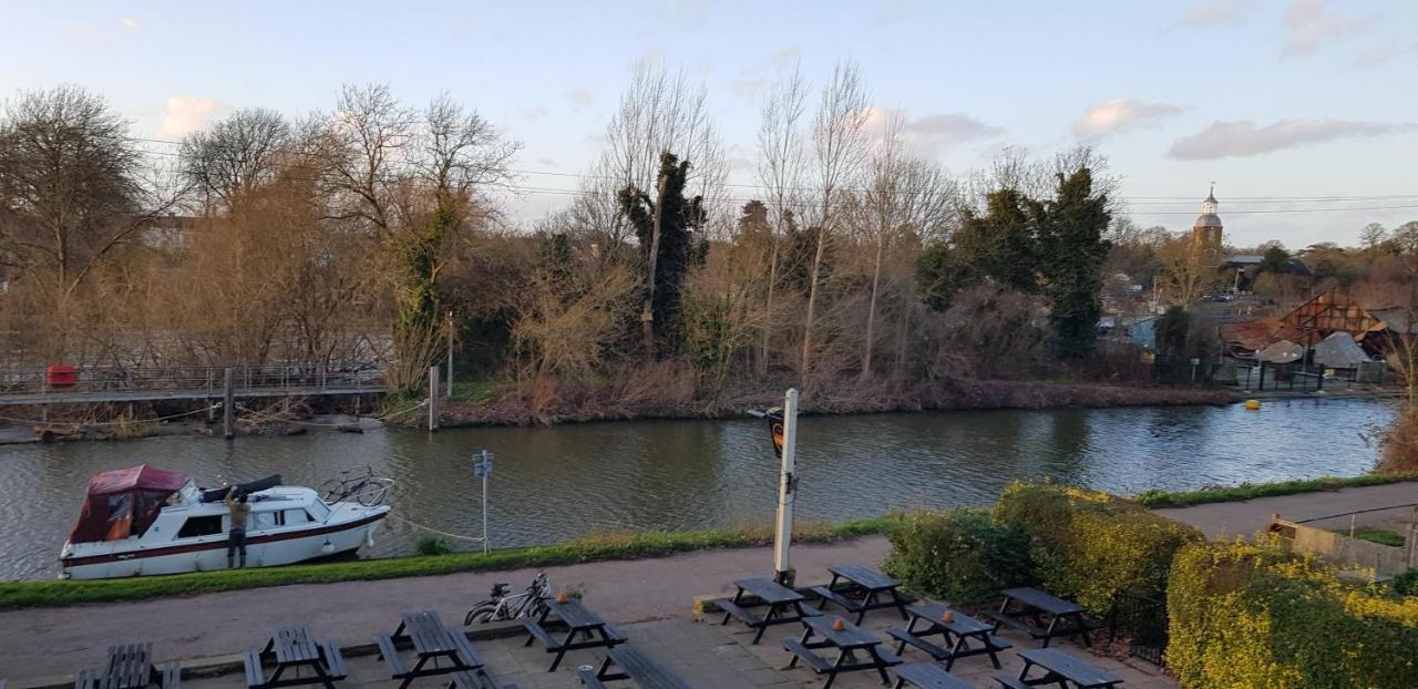 The Weir Hotel Walton-on-Thames Exterior photo