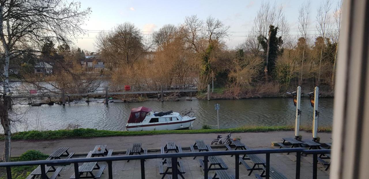 The Weir Hotel Walton-on-Thames Exterior photo